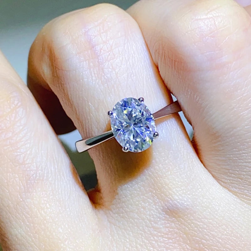 Solitaire Oval Moissanite Ring