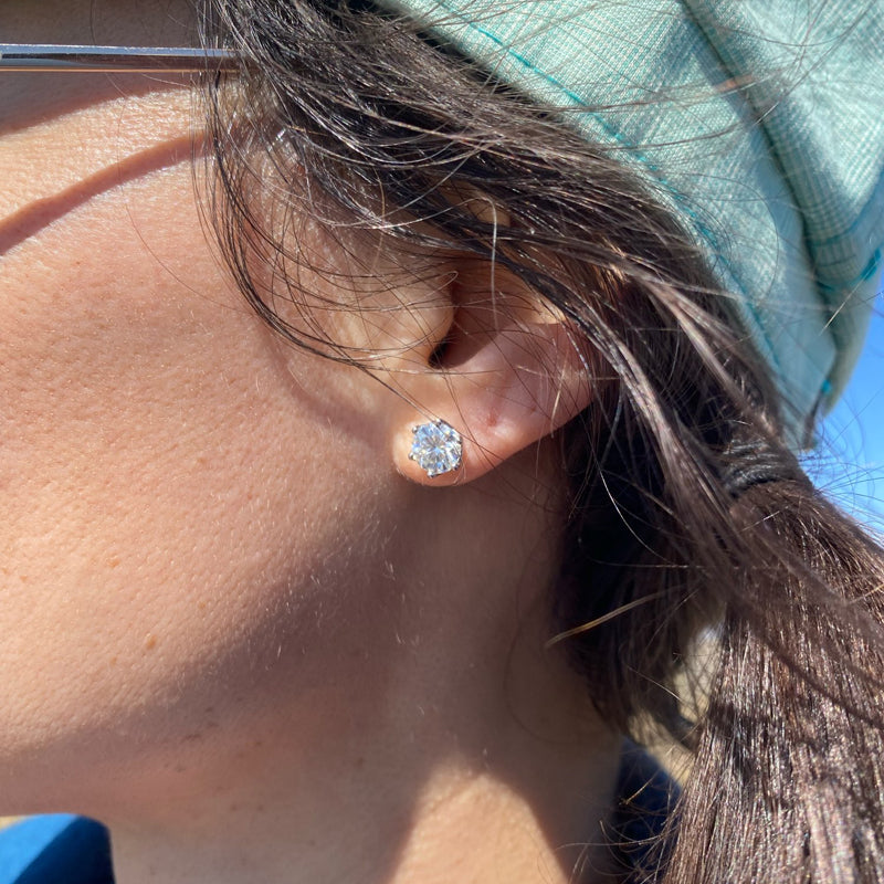 Classic Moissanite studs earrings