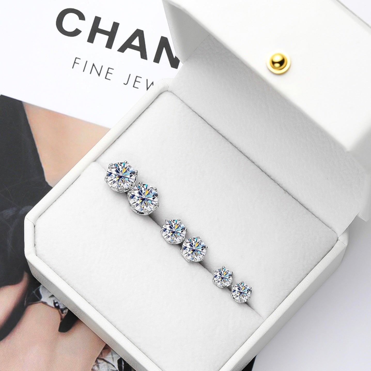 Classic Moissanite studs earrings