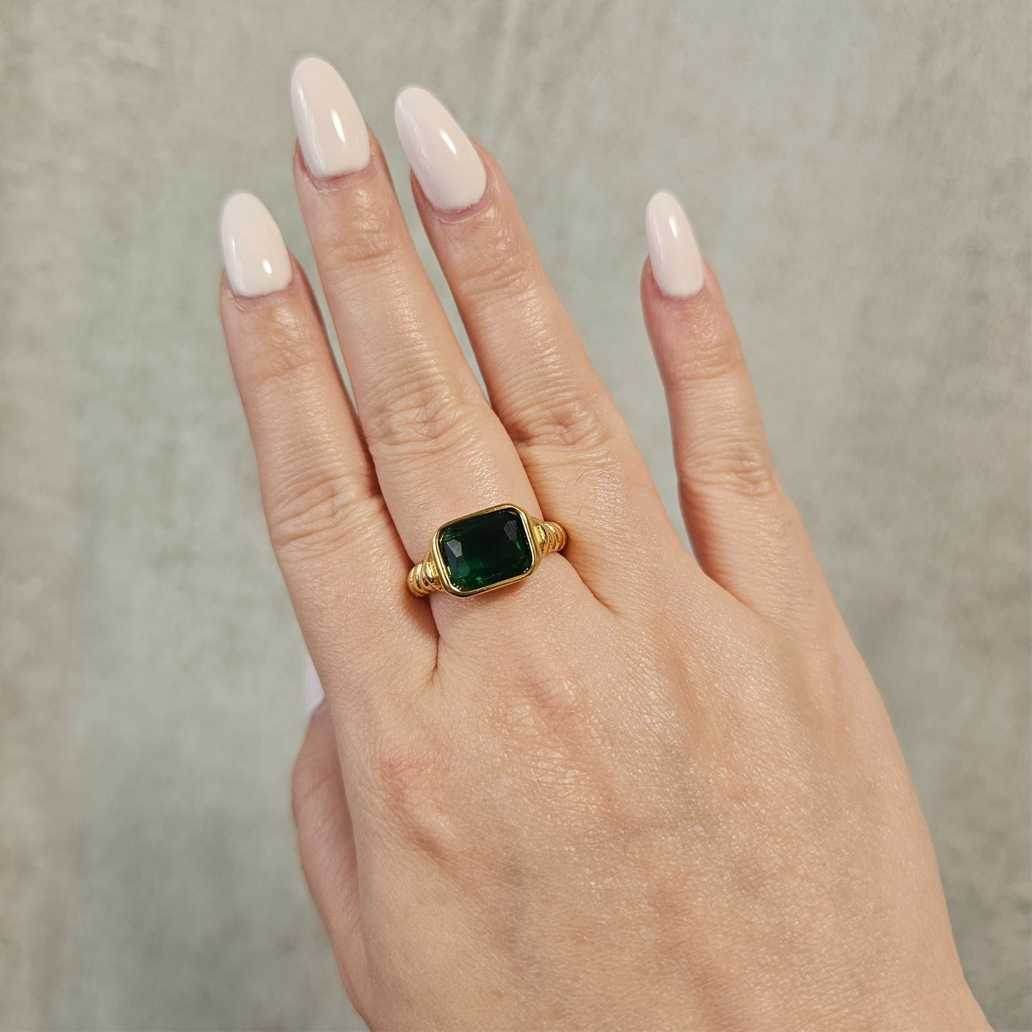 Vintage Zircon Twisted Band Ring