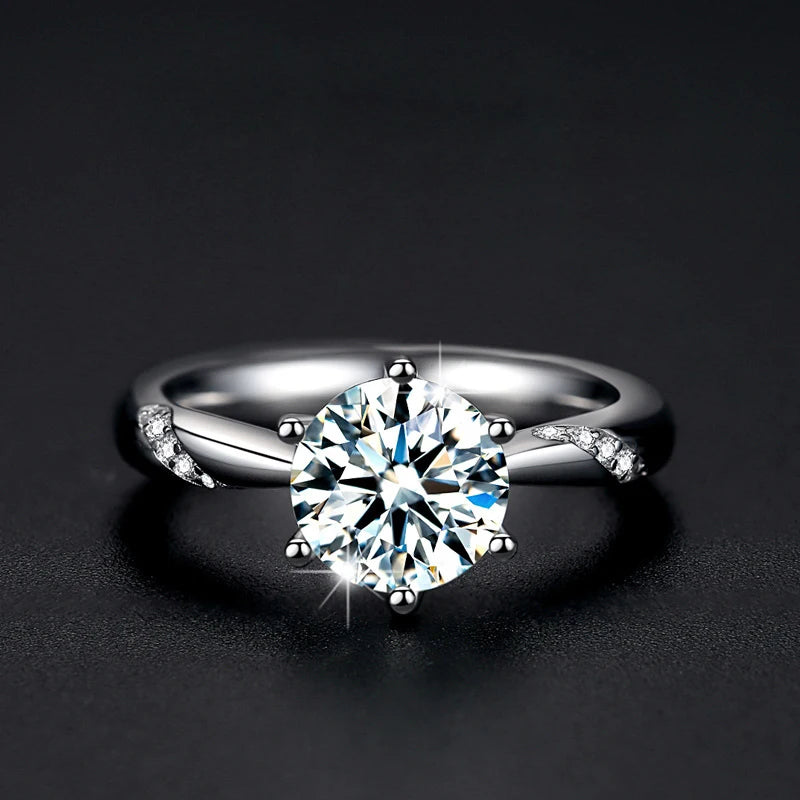 Vera Classic Round Moissanite Ring