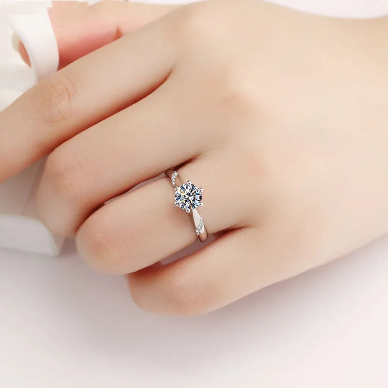 Vera Classic Round Moissanite Ring