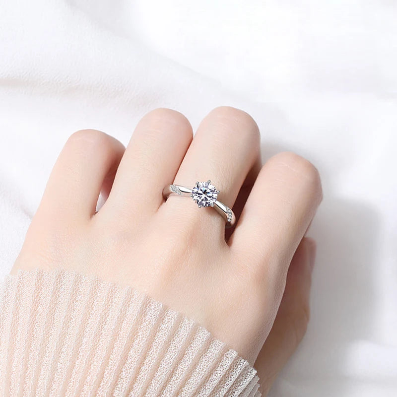 Vera Classic Round Moissanite Ring