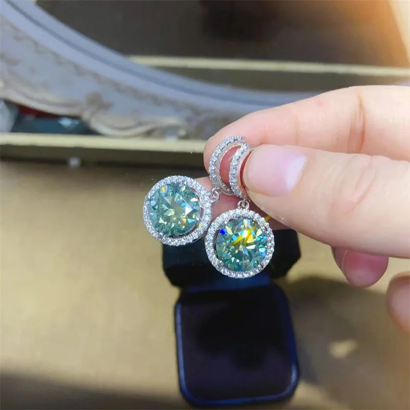 Pendientes colgantes de moissanita de 0,5 a 5 ct con halo de amor