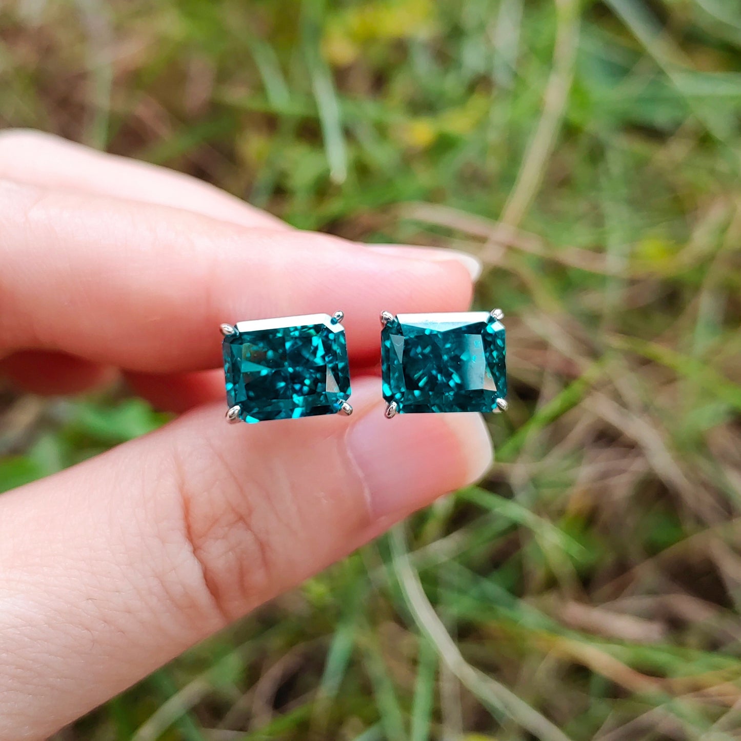 Elegant 7Ct Paraiba Blue Cubic Zirconia Stud Earrings