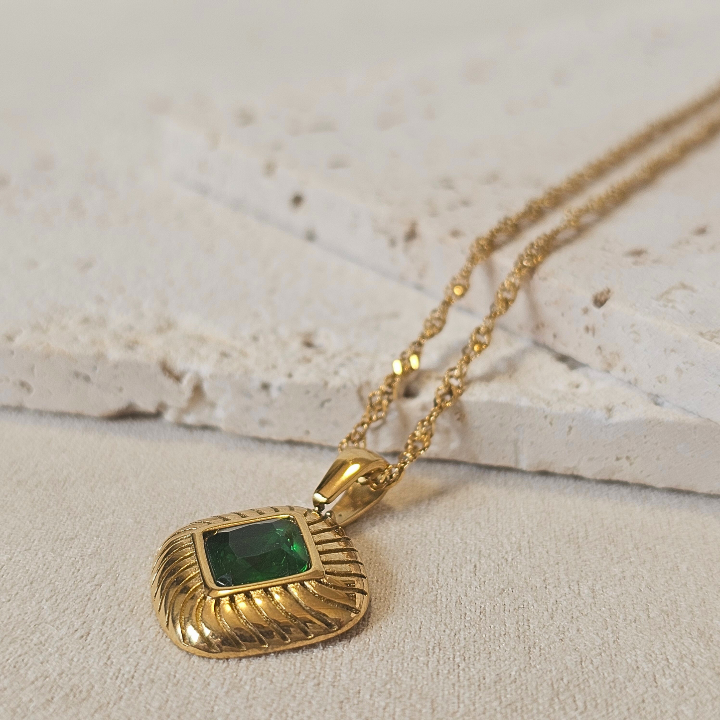 Retro Geometric Green Emerald Gold Chain Necklace